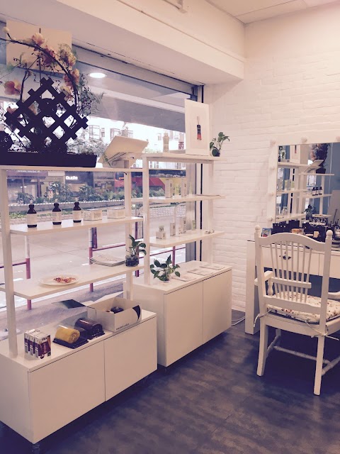 LA VIE EN ROSE HEALTH & BEAUTY