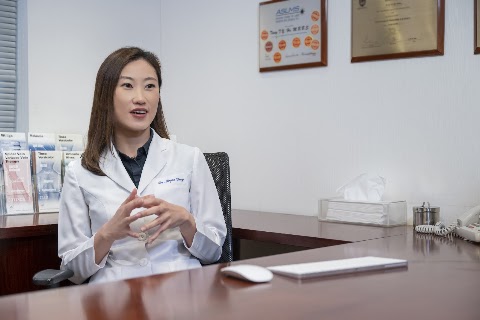 Dr. Joyce Tang Dermatologist 鄧永善醫生 女皮膚科醫生