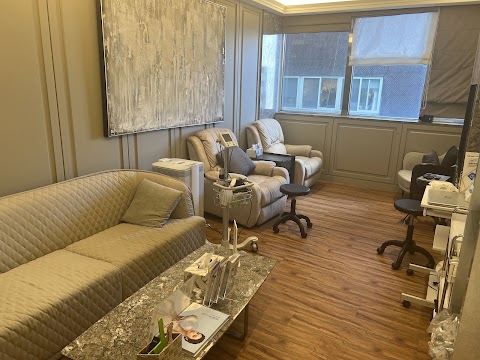 容華診所RongHua Clinic | 麗珠蘭 | PicoWay皮秒雷射 | 點滴 | Botox | 電音波 | 熊貓針