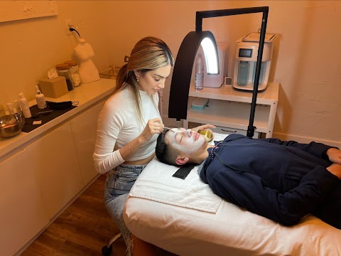 Evolution Skyn Aesthetics - Dermaplaning + Acne Expert + DMK Facialist