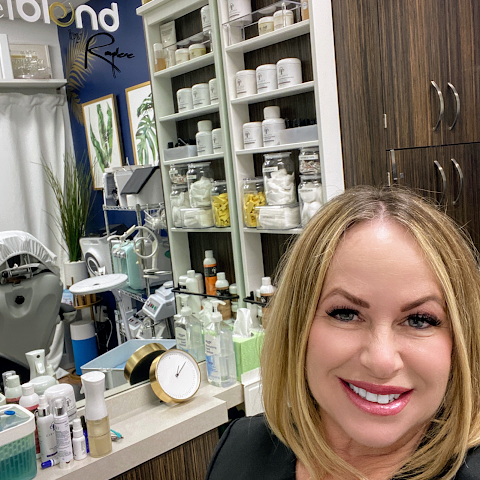 SKIN and TONIC Facial Bar