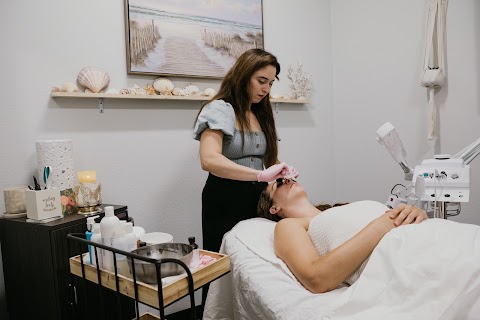 Sugar & Silk - Sugaring, Waxing, & Acne Esthetician