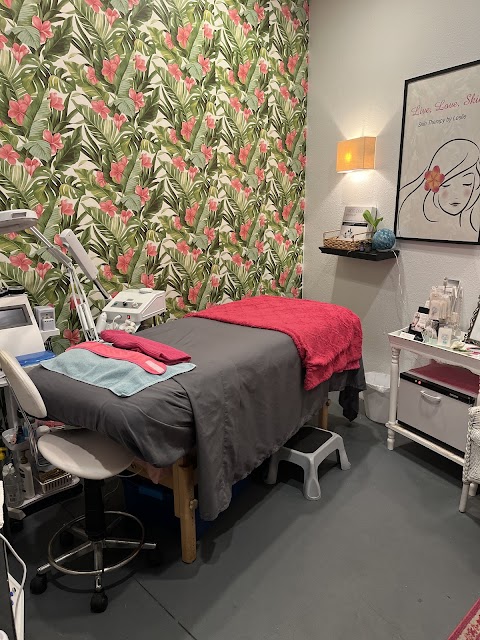 Live, Love, Skin-Skin Therapy by Leslie