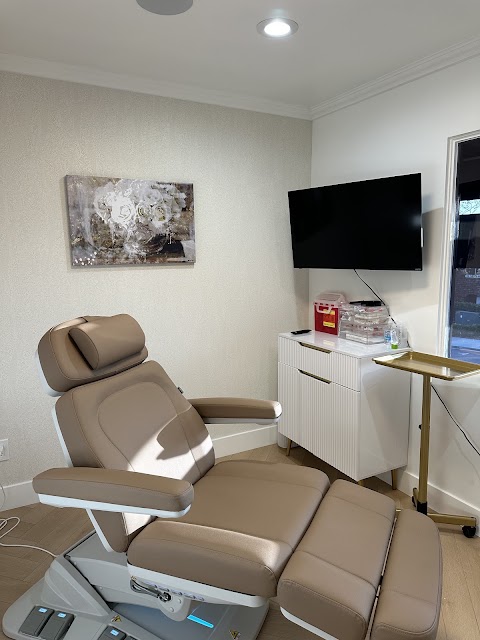 Glossy Skin Lounge