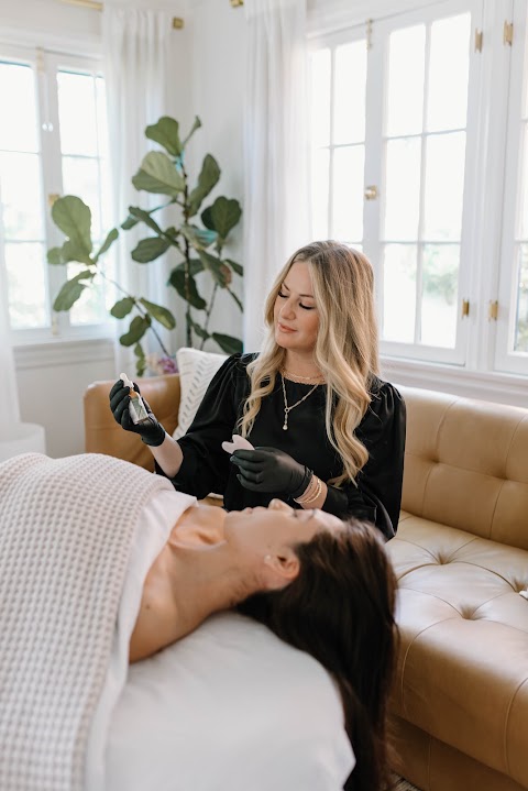 SKIN AURA FACIALS