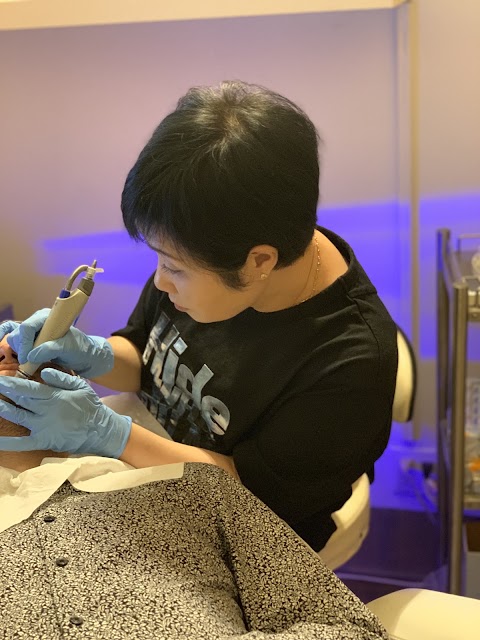Rowena Woo, Facials