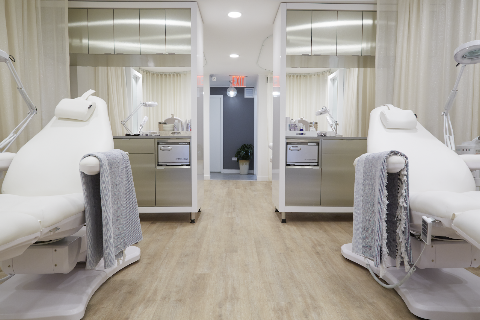 Silver Mirror Facial Bar - Upper East Side