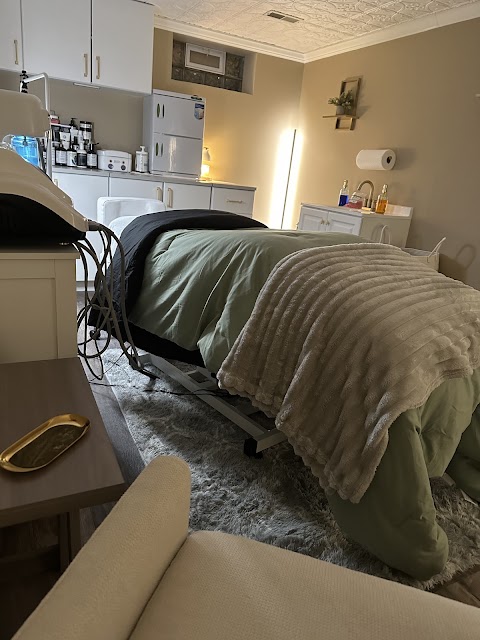 Ashley Lynn Esthetics | The Acne Expert