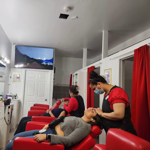 Queens Beauty Parlor