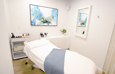 Silver Mirror Facial Bar - Upper West Side