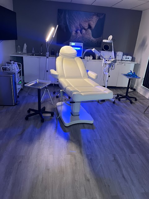 Hollywood Esthetics