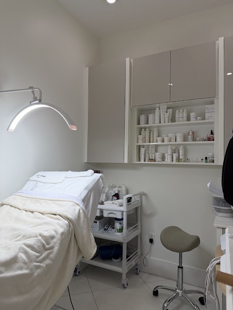 Skin Club Miami•Facials Endospheres RF Microneedling Permanent make up Hydrafacial Tattoo Removal