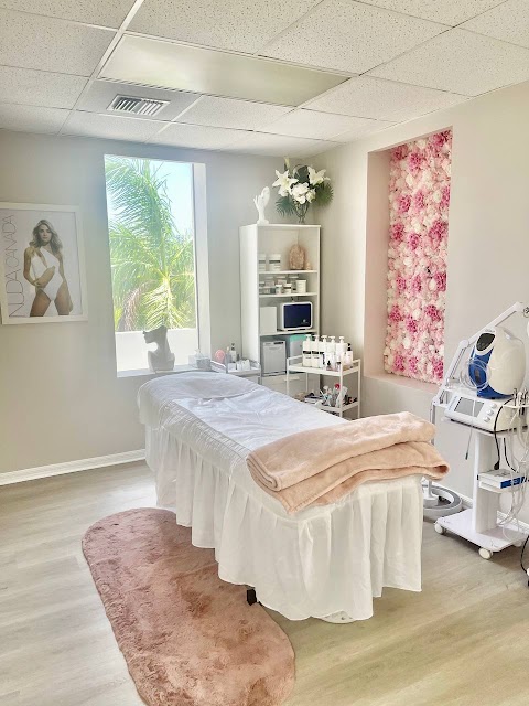 Glow Your Skin | Facials & Microneedling