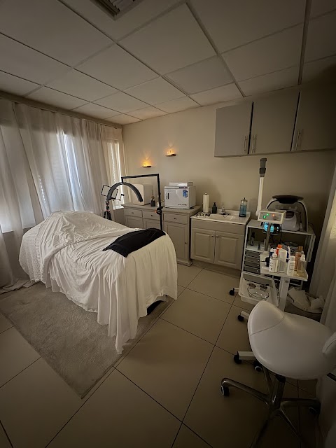 Glow Refinery Facial Spa – Hollywood, FL