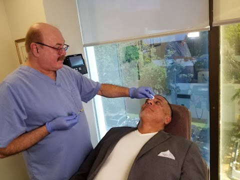 Best Rhinoplasty Surgeon in Miami | Lip fillers and Botox | Brandon E. Kallman, MD