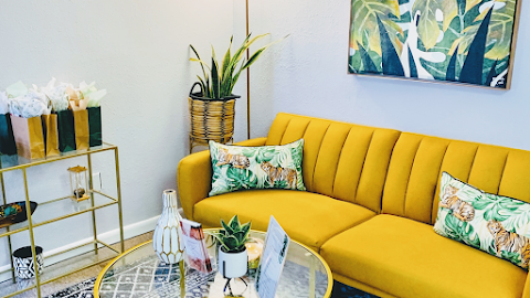 The Chic Beauty Lounge