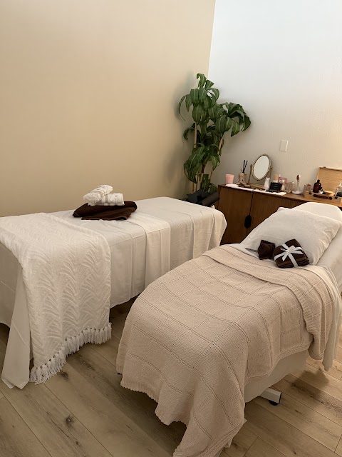 Massage therapy by Cinthia Vanessa