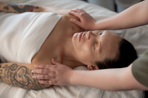 Hand and Hollow Skincare