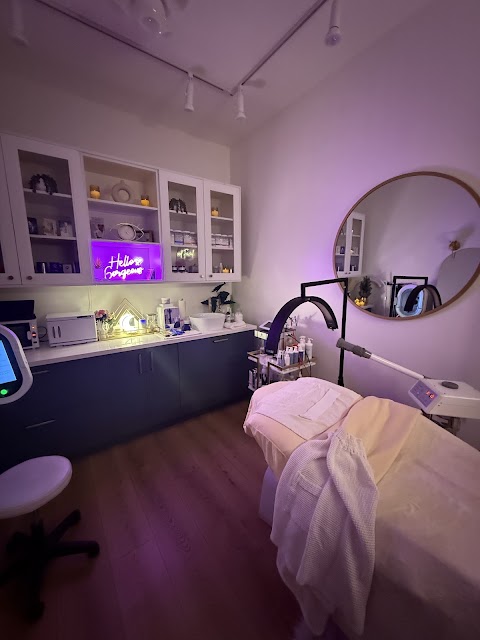 HOLLYWOOD FACIAL LLC